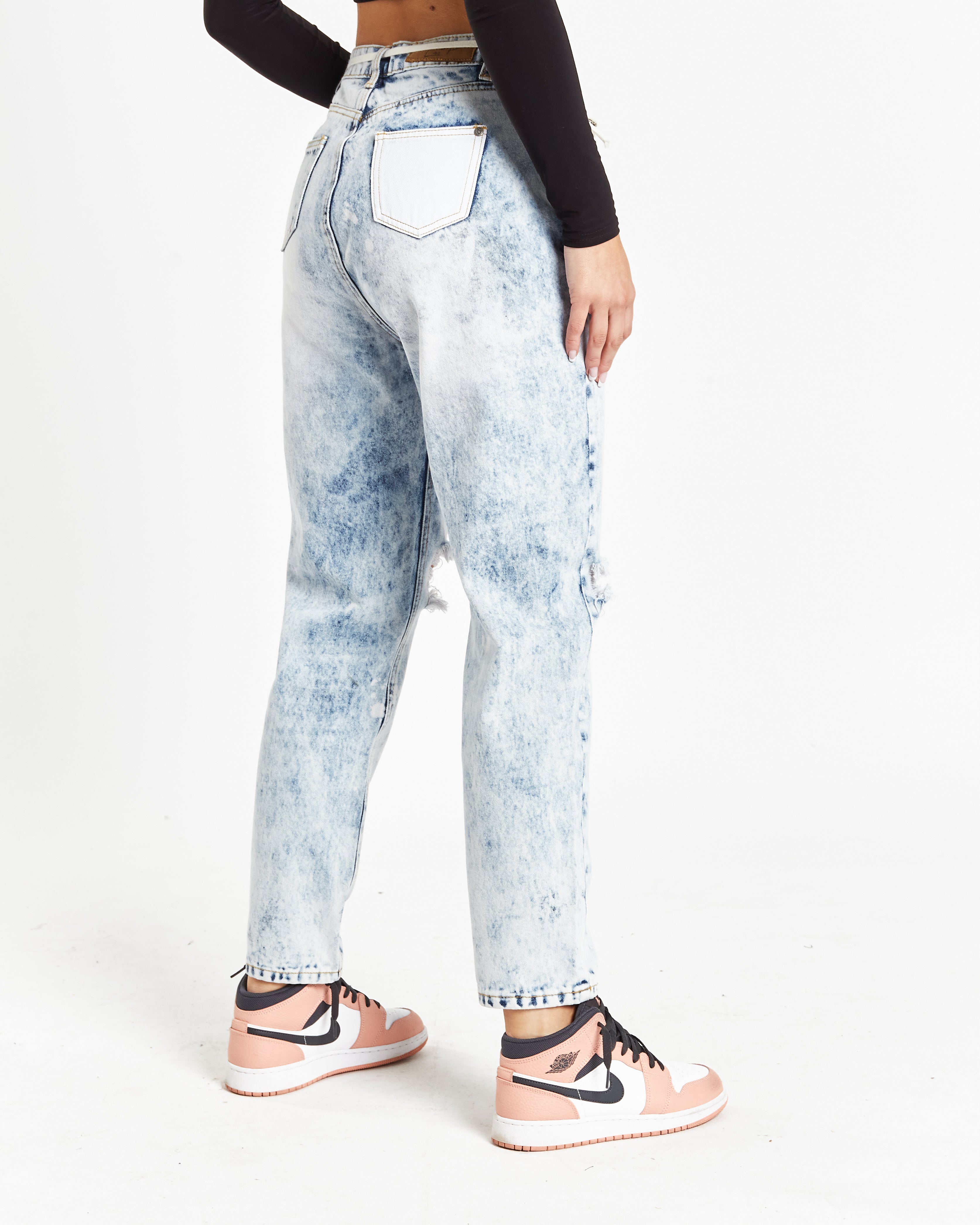 Ice-wash Ripped Knee Mom Jeans